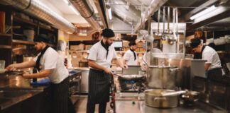 SE NECESITA PERSONAL PARA RESTAURANTE (HOMBRES Y MUJERES), VARIAS PLAZAS DISPONIBLES. SALARIO COMPETITIVO Personal para Restaurante en Costa Rica Cajeros Ayudantes de Cocina Gerentes Empleo en San José Restaurant Staff in Costa Rica