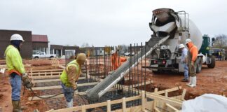 SE SOLICITAN TRABAJADORES DE CONCRETO PARA DIVERSAS OBRAS DE CONSTRUCCIÓN (NO REQUIERE EXPERIENCIA, SE CAPACITARÁ), PAGO $22.51 POR HORA Trabajadores de concreto en USA Obras de Construcción en USA Empleo en Maine Concrete Workers in the USA Construction Sites in the USA Employment in Maine