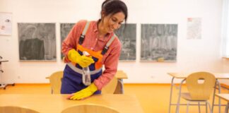 SE PRECISA AUXILIAR DE LIMPIEZA PARA COLEGIO (CON O SIN EXPERIENCIA) 15 HORAS SEMANALES, DE 14:00 A 17:00 HS. BUEN PAGO Auxiliar de Limpieza Para Colegio en España Empleo en Madrid Limpieza de Escuela en España empleo sin experiencia en España Cleaning Assistant for Schools in Spain