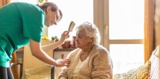SE REQUIEREN CUIDADORES/AS PARA CENTRO GERIÁTRICO (CON O SIN EXPERIENCIA), TURNO DIURNO. BUEN SALARIO Cuidadores Centro Geriátrico en España empleo sin experiencia en Barcelona Caregivers at a Geriatric Center in Spain no-experience employment