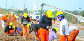 SE SOLICITA PEÓN DE CONSTRUCCIÓN (MÍNIMA EXPERIENCIA), TURNO DE MAÑANA. SALARIO 1.311 € AL MES Peón de Construcción en España empleo en Sevilla Construction Laborer in Spain employment in Seville