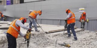 SE SOLICITAN 2 TRABAJADORES DE DEMOLICIÓN (NO REQUIERE EXPERIENCIA, SE CAPACITARÁ). PAGO $29.00 POR HORA, 40 HORAS SEMANALES Trabajadores de Demolición Empleo en Columbia Británica empleo de construcción en Canadá empleo sin experiencia en Canadá Demolition Workers in Canada