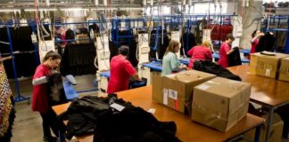SE SOLICITAN TRABAJADORES PARA BODEGA DE ROPA (HOMBRES Y MUJERES), MÁS DE 100 PUESTOS DISPONIBLES. NO REQUIERE EXPERIENCIA PREVIA Trabajadores para Bodega de Ropa en USA empleo sin experiencia en Estados Unidos empleo en Los Ángeles Warehouse Workers in USA Employment in Los Angeles