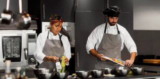 SE SOLICITA AYUDANTE DE COCINA (HOMBRE O MUJER), NO REQUIERE EXPERIENCIA PREVIA. PAGO $18.00 POR HORA Ayudante de Cocina en Canadá empleo sin experiencia en Canadá Columbia Británica Kitchen Assistant in Canada employment without experience in Canada British Columbia