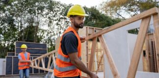 SE SOLICITAN AYUDANTES DE CONSTRUCCIÓN (10 VACANTES), CONTRATO POR TEMPORADA, PAGO $23.63 POR HORA Ayudantes de Construcción en EE.UU. construcción de proyectos ganaderos y avícolas Construction Helpers in the U.S. construction of livestock and poultry projects
