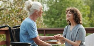 SE SOLICITAN CUIDADORAS PARA BRINDAR ATENCIÓN DOMICILIARIA (CON O SIN EXPERIENCIA), HORARIOS FLEXIBLES. BUEN SUELDO Y BENEFICIOS Cuidadoras en Argentina Cuidadoras domiciliarias atención domiciliaria cuidado de personas mayores Caregivers in Argentina Home Caregivers Home Care Elderly Care