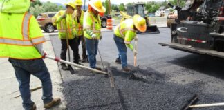 SE PRECISA PEÓN/A DE OBRA (PAVIMENTADOR), LABORES GENERALES. JORNADA COMPLETA, BUEN PAGO Y BENEFICIOS Pavimentador Peón de Obra empleo en Barcelona empleo de construcción en España Construction Worker Paver job in Barcelona construction job in Spain