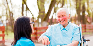 SE BUSCA CUIDADORA PARA SEÑORA MAYOR. SE OFRECE VIVIENDA, COMIDA, BUEN SALARIO Y TRABAJO ESTABLE Cuidadora de adultos mayores caregiver elderlycare homecare