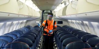 SE SOLICITA LIMPIADOR/A DE AVIONES (CON O SIN EXPERIENCIA), JORNADA PARCIAL. CONTRATO FIJO DISCONTINUO, FORMACIÓN INCLUIDA Limpiador de aviones empleo aeropuerto Girona trabajo limpiador aviones Aircraft cleaner job at Girona airport